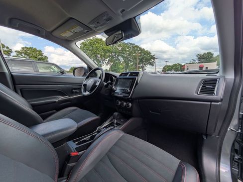 Used 2025 Mitsubishi Outlander Sport SE AWD/4WD image 31