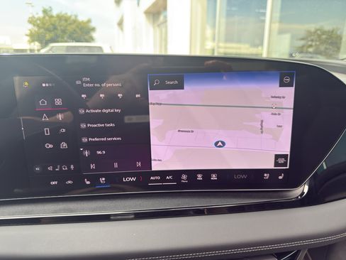 Used 2025 Audi Q6 e-tron Premium Plus image 12