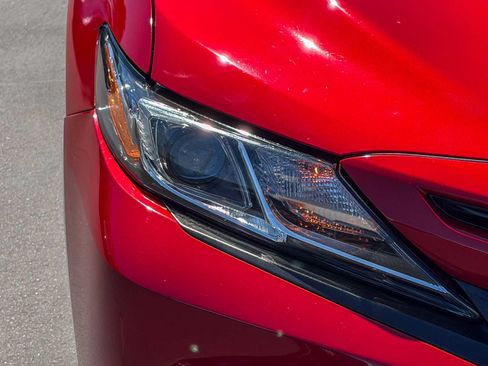 Used 2020 Toyota Camry SE w/ Convenience Package FWD image 7