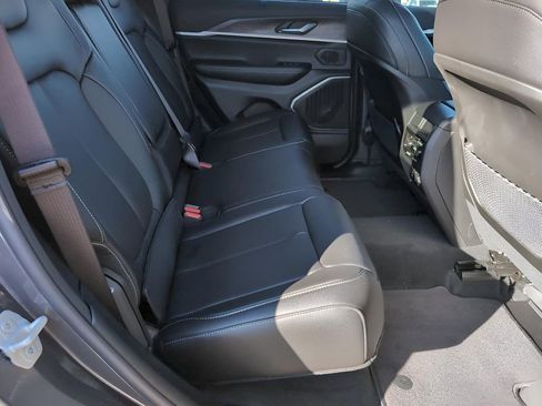 New 2025 Jeep Grand Cherokee Limited w/ Luxury Tech Group II image 34