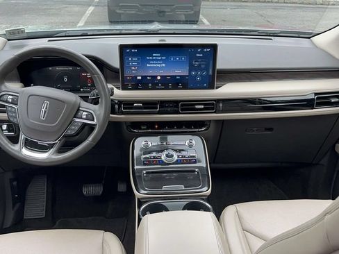 Used 2022 Lincoln Nautilus Reserve w/ Luxury Package AWD/4WD image 13