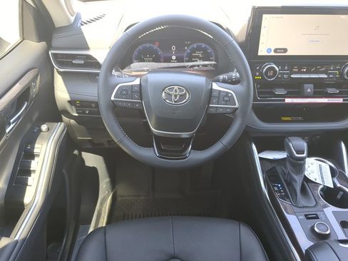 New 2026 Toyota Highlander Limited AWD/4WD image 12