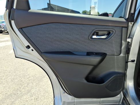 Used 2021 Nissan Rogue SV AWD/4WD image 12