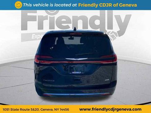 New 2026 Chrysler Pacifica Select image 6