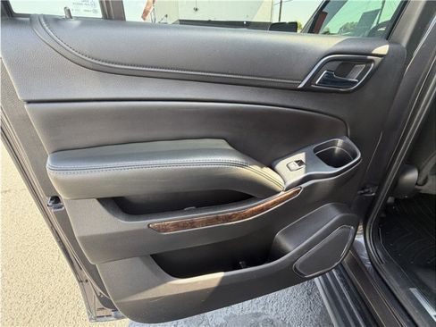 Used 2018 Chevrolet Suburban LT w/ Luxury Package RWD image 19