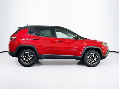 Used 2025 Jeep Compass Trailhawk AWD/4WD image 10