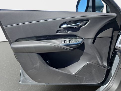 Used 2025 Cadillac XT4 Sport FWD image 29