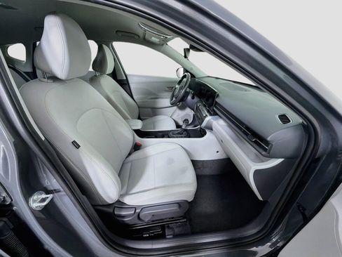 Used 2025 Hyundai Kona SEL FWD image 32