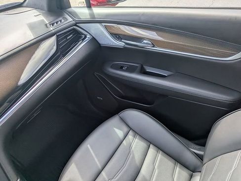 Certified 2025 Cadillac XT6 Premium Luxury w/ Platinum Package AWD/4WD image 16