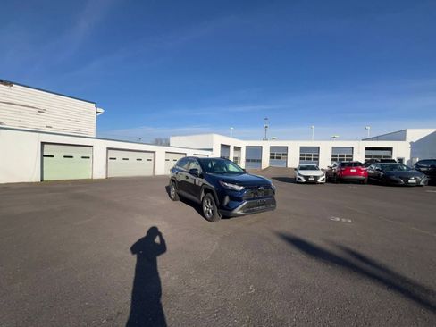 Used 2025 Toyota RAV4 XLE w/ Convenience Package image 16