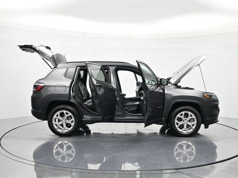 Used 2024 Jeep Compass Latitude AWD/4WD image 46
