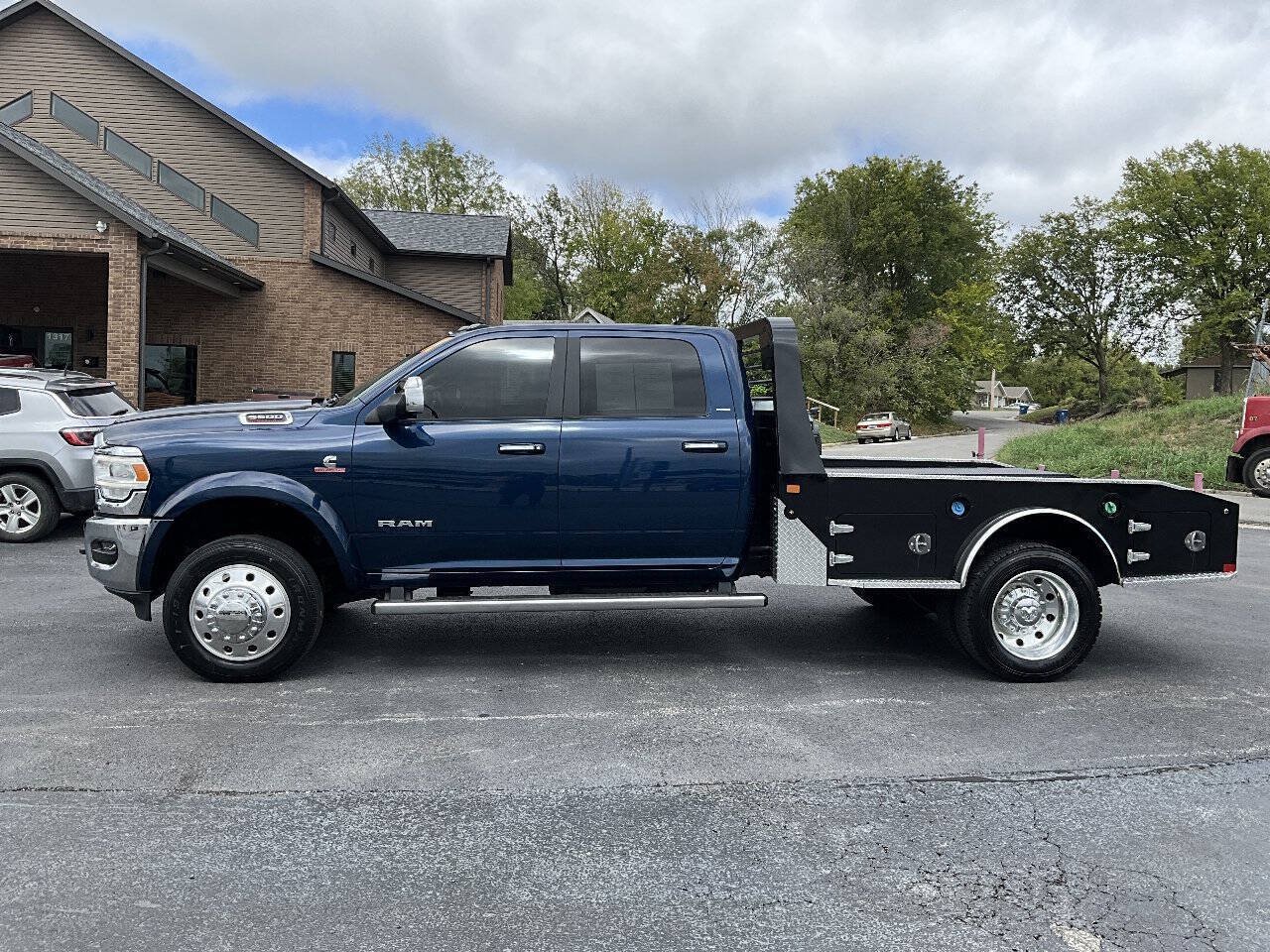 Used 2019 RAM 5500 Laramie AWD/4WD image 2