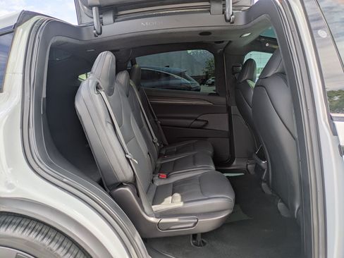 Used 2023 Tesla Model X AWD/4WD image 31