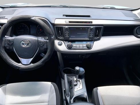 Used 2018 Toyota RAV4 XLE FWD image 14