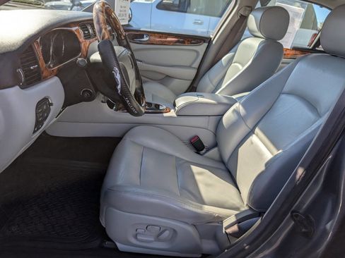 Used 2004 Jaguar XJ8 image 11