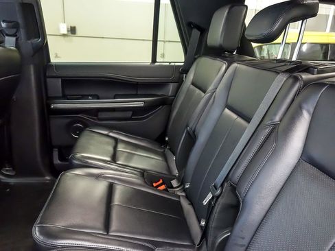 Used 2021 Ford Expedition XLT image 12