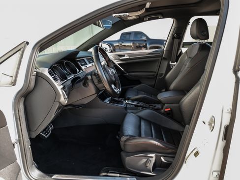 Used 2020 Volkswagen GTI SE image 3