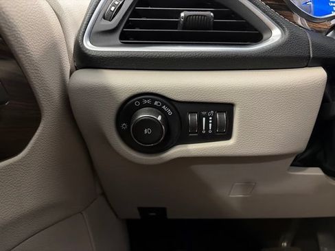 Used 2022 Chrysler Pacifica Limited FWD image 22