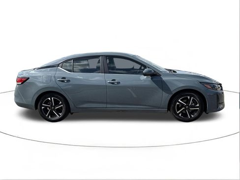 Used 2024 Nissan Sentra SV FWD image 2