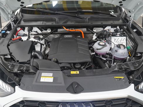 Used 2023 Audi Q5 e Prestige w/ Prestige Package image 32