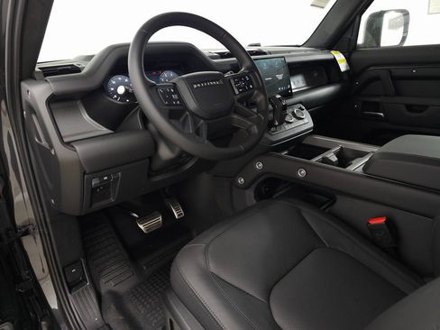Certified 2025 Land Rover Defender 90 V8 AWD/4WD image 17