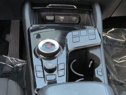 Used 2025 Kia Sportage LX FWD image 19