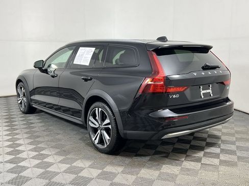 Certified 2025 Volvo V60 B5 Cross Country Plus image 10
