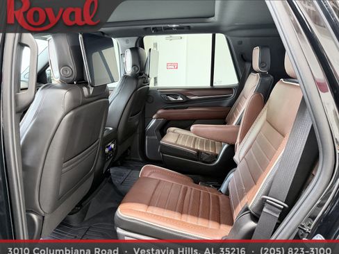 Used 2023 GMC Yukon Denali Ultimate AWD/4WD image 12