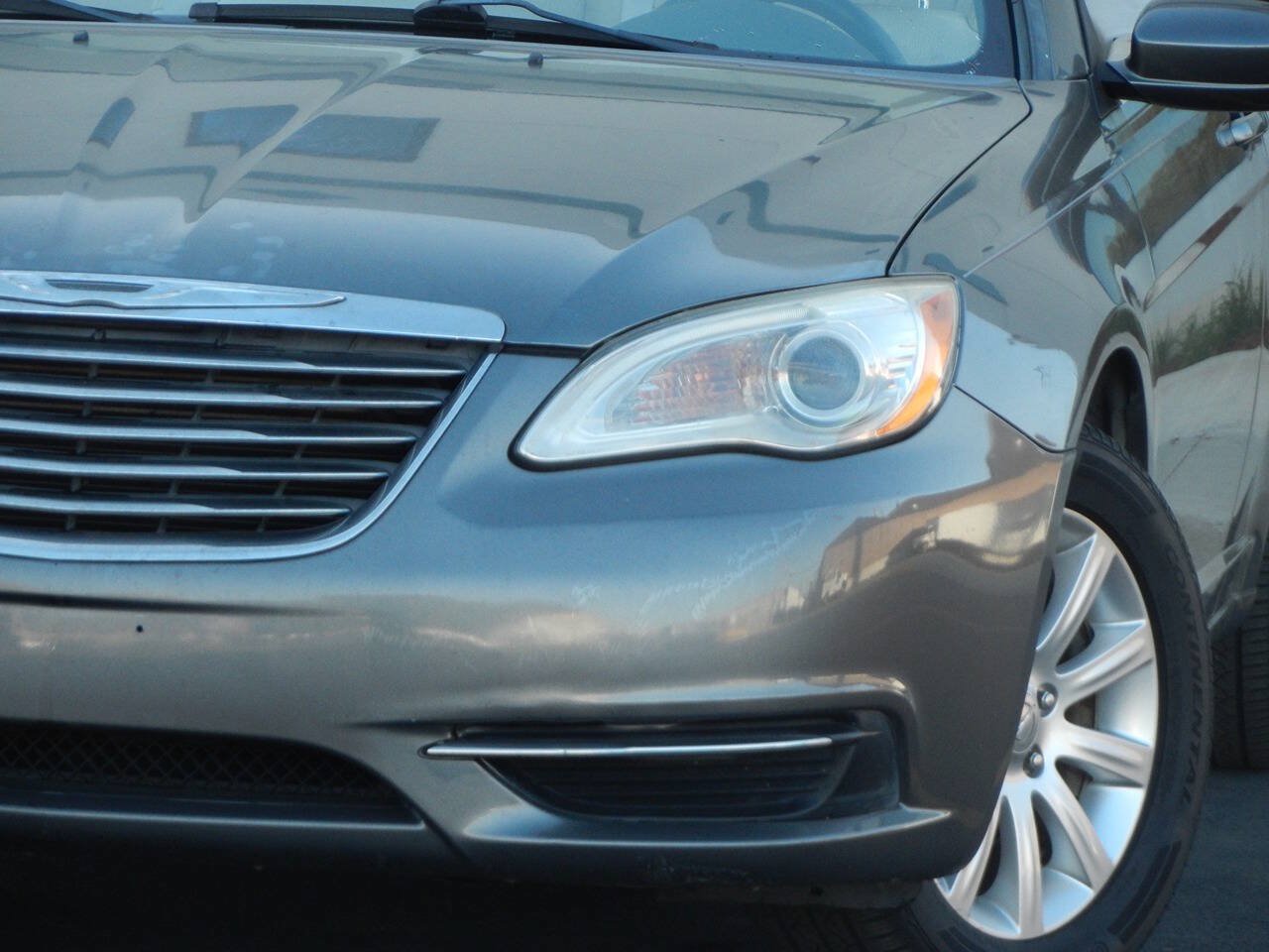 Used 2013 Chrysler 200 Touring FWD image 5