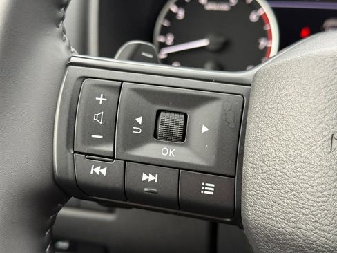 Used 2025 Nissan Rogue SV image 27