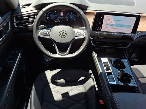 Used 2025 Volkswagen Atlas SE AWD/4WD image 11