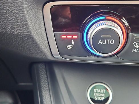 Certified 2025 Audi Q3 2.0T Premium w/ Convenience Package image 21