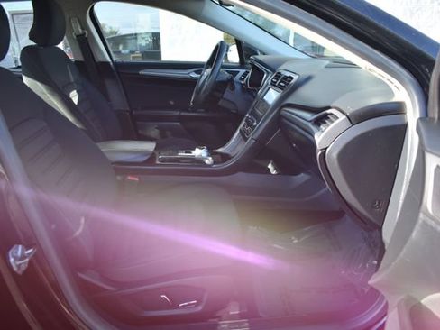 Used 2017 Ford Fusion SE w/ Fusion SE Technology Package FWD image 40