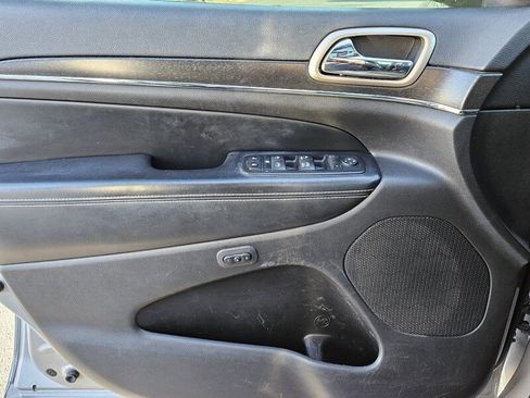 Used 2016 Jeep Grand Cherokee Limited w/ Luxury Group II image 26