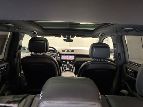 Used 2019 Porsche Cayenne S image 10