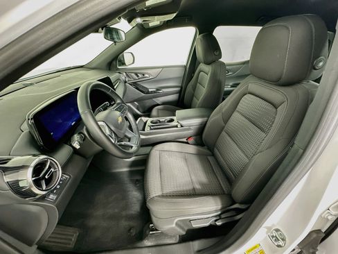 Used 2025 Chevrolet Equinox LT AWD/4WD image 13