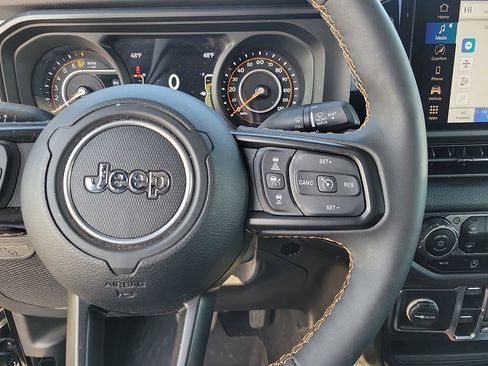 Used 2024 Jeep Gladiator Sport image 19