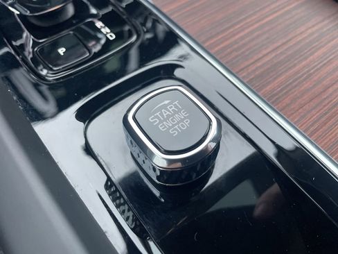 Certified 2023 Volvo XC60 B5 Ultimate image 33