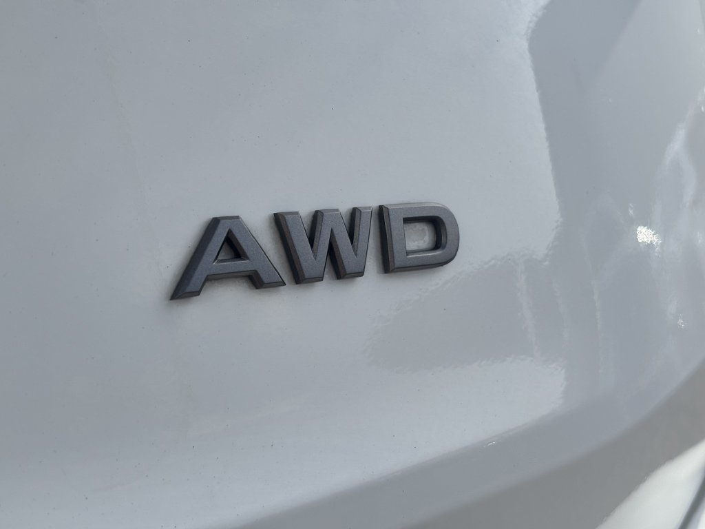 Used 2024 Nissan Rogue S AWD/4WD image 11