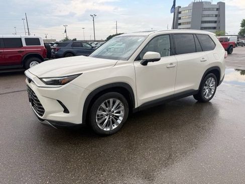 Used 2024 Toyota Grand Highlander AWD image 6