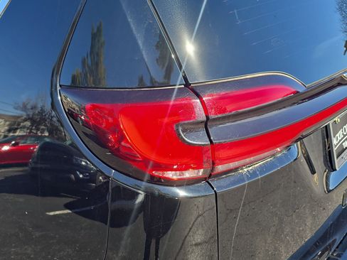 Used 2024 Chrysler Pacifica Touring-L image 33