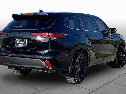 Used 2023 Toyota Highlander LE FWD image 13