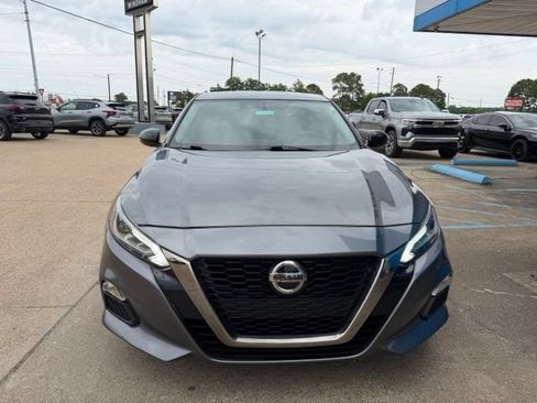 Used 2019 Nissan Altima 2.5 SR w/ SR Premium Package AWD/4WD image 2