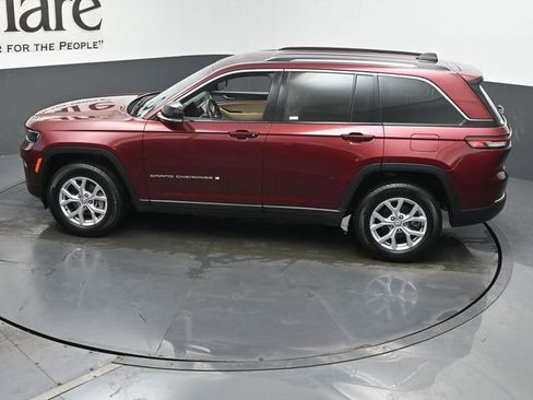 Used 2022 Jeep Grand Cherokee Limited w/ Luxury Tech Group II AWD/4WD image 44