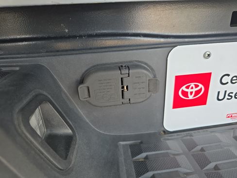 Used 2021 Toyota Tacoma TRD Sport w/ Technology Package RWD image 10