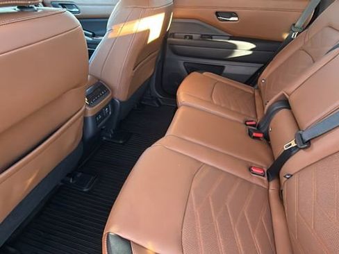 Used 2025 Nissan Pathfinder Platinum w/ Cargo Package image 24