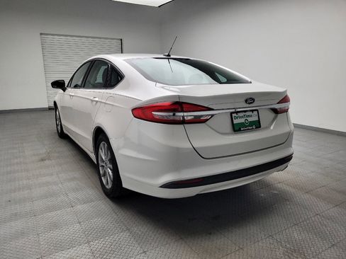 Used 2017 Ford Fusion SE w/ Fusion SE Technology Package image 5