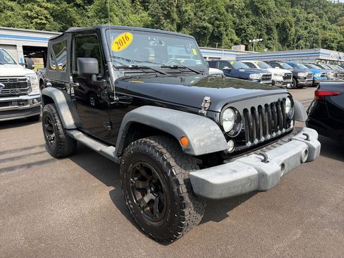 Used 2016 Jeep Wrangler Sport w/ Quick Order Package 23S AWD/4WD image 2