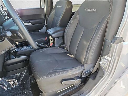 Used 2018 Jeep Wrangler Sahara w/ Connectivity Group AWD/4WD image 14