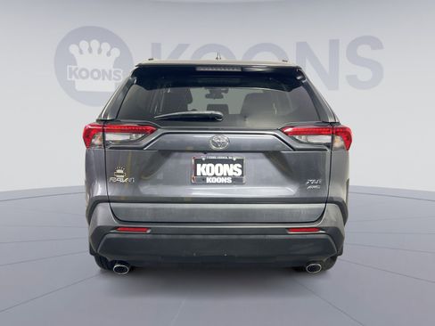 Used 2021 Toyota RAV4 XLE Premium image 5